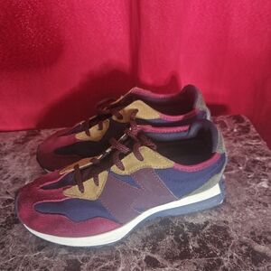 New Balance 327 Sneakers Size 4